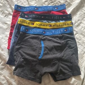 Tommy Hilfiger boys 4 Pack Boxer Briefs - Red, Blue, and Black